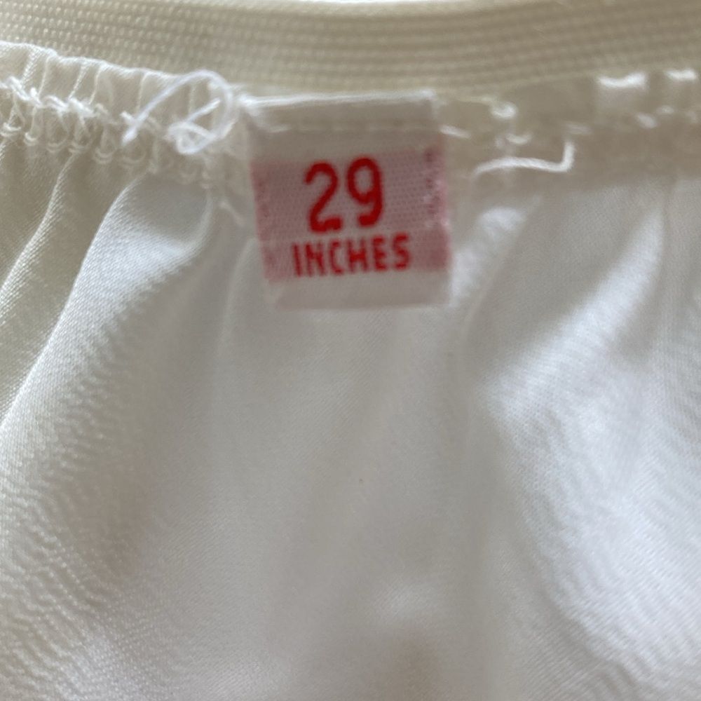 Vintage Womens 1/2 Slip L‎ Creamy White Lace Trim Feminine Girly Classic - Picture 8 of 8